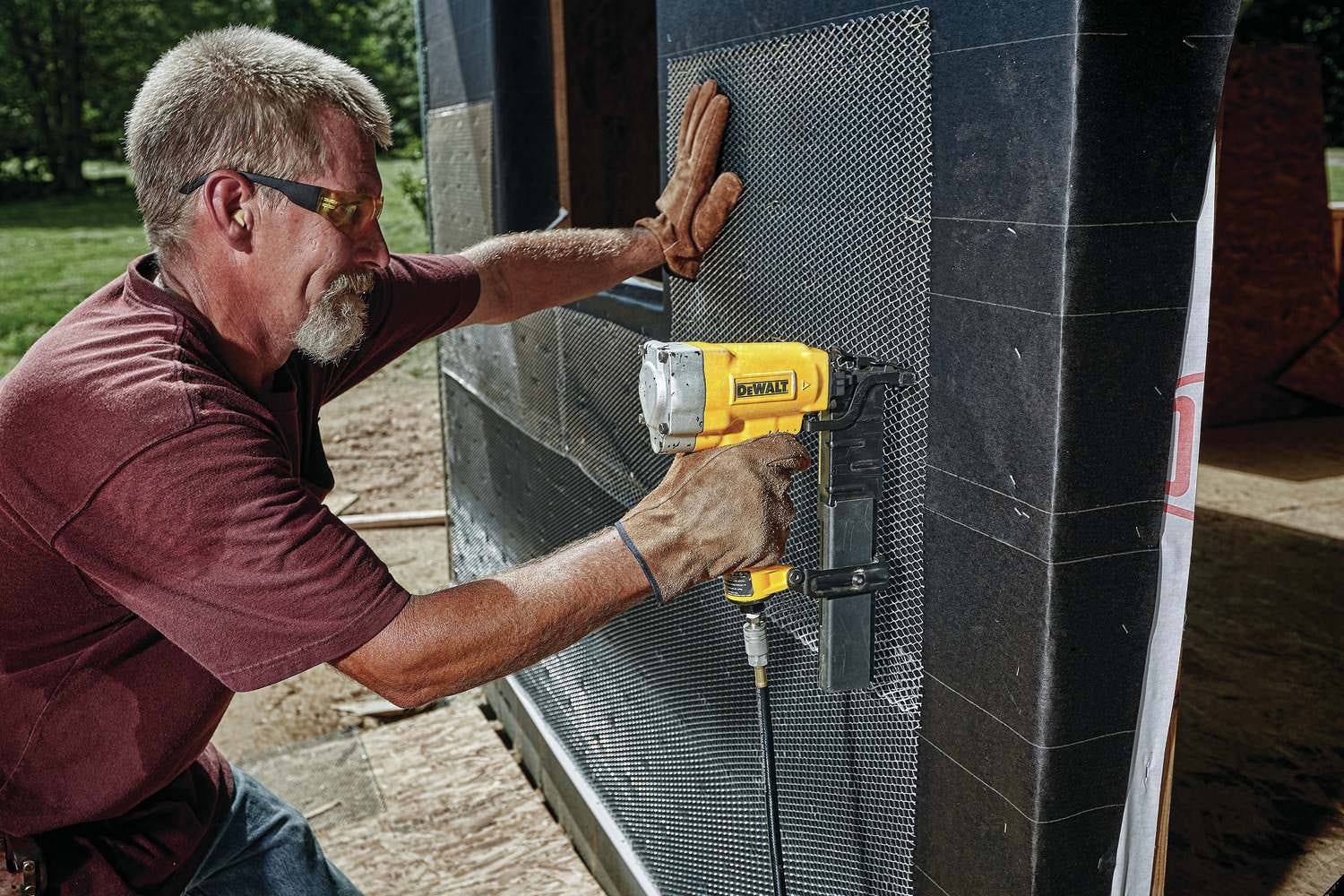 DeWalt DW451S2 16-Gauge Wide Crown Lathing Stapler - Image 4