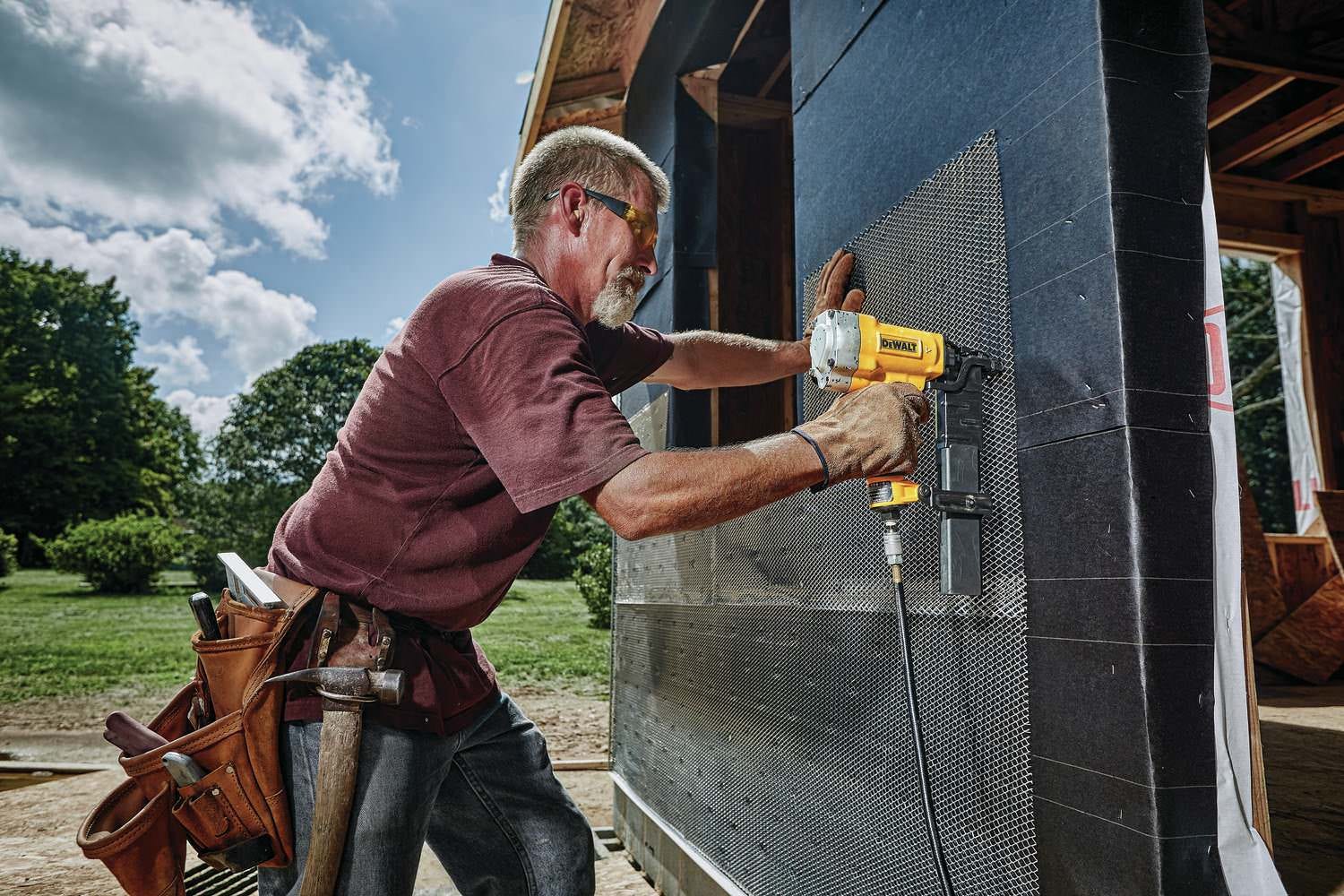 DeWalt DW451S2 16-Gauge Wide Crown Lathing Stapler - Image 5