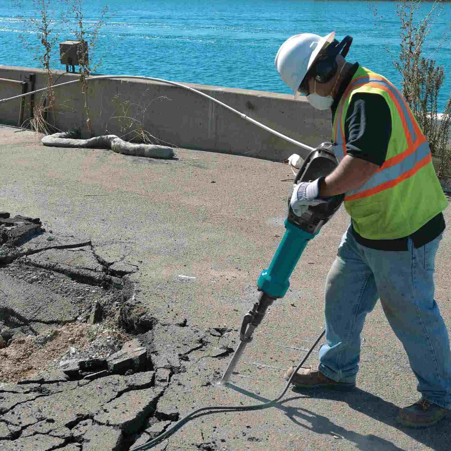 Makita HM1812X3 70 lb. Advanced AVT Breaker Hammer, accepts 1-1/8" Hex bits - Image 11