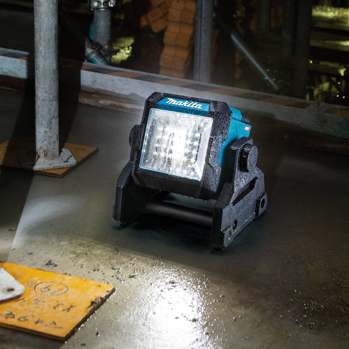 Makita ML003G 40V max XGT / 18V LXT Cordless LED Work Light, Light Only - Image 11