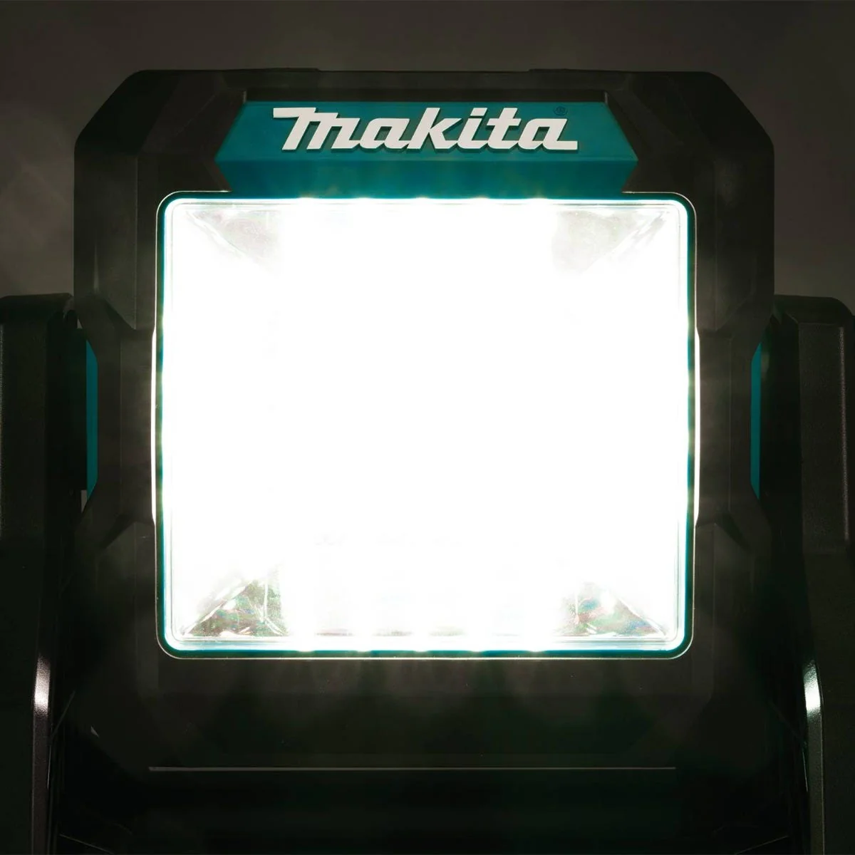 Makita ML003G 40V max XGT / 18V LXT Cordless LED Work Light, Light Only - Image 12