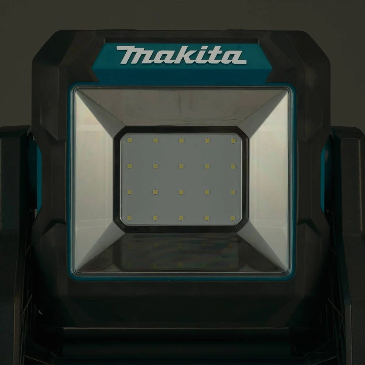 Makita ML003G 40V max XGT / 18V LXT Cordless LED Work Light, Light Only - Image 13