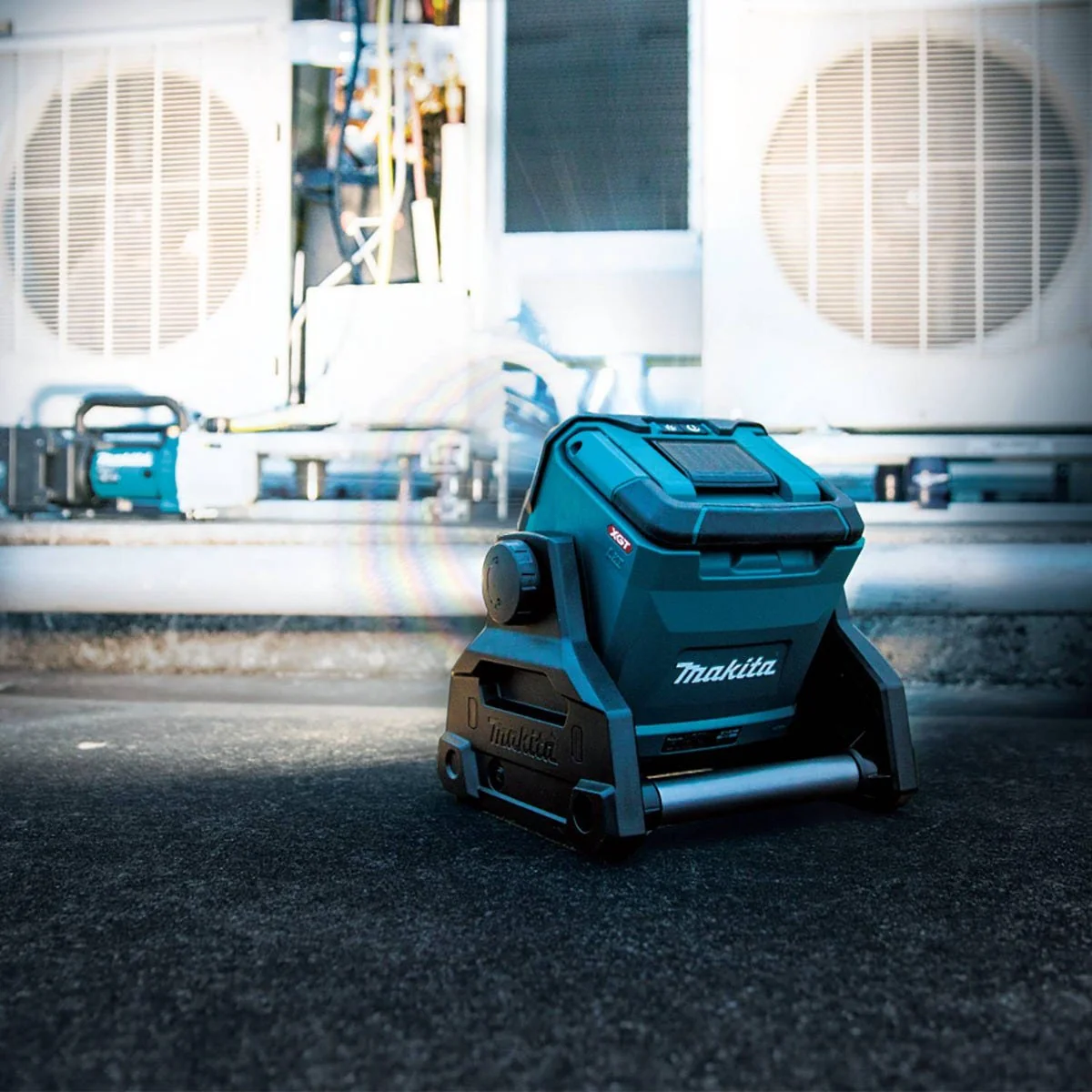 Makita ML003G 40V max XGT / 18V LXT Cordless LED Work Light, Light Only - Image 9