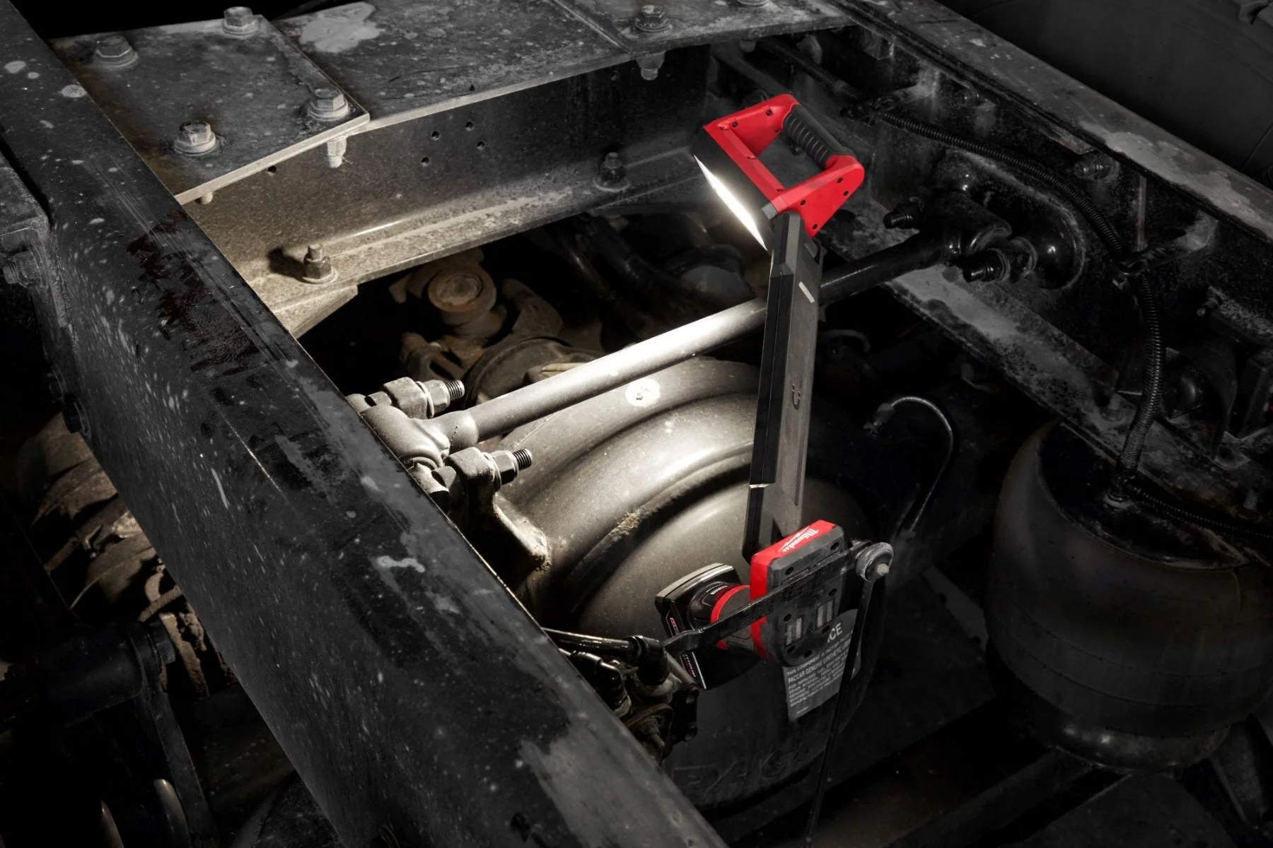 Milwaukee 2126-21XC M12 Underbody 1,200-Lumen Articulating Light 4.0Ah Kit - Image 14