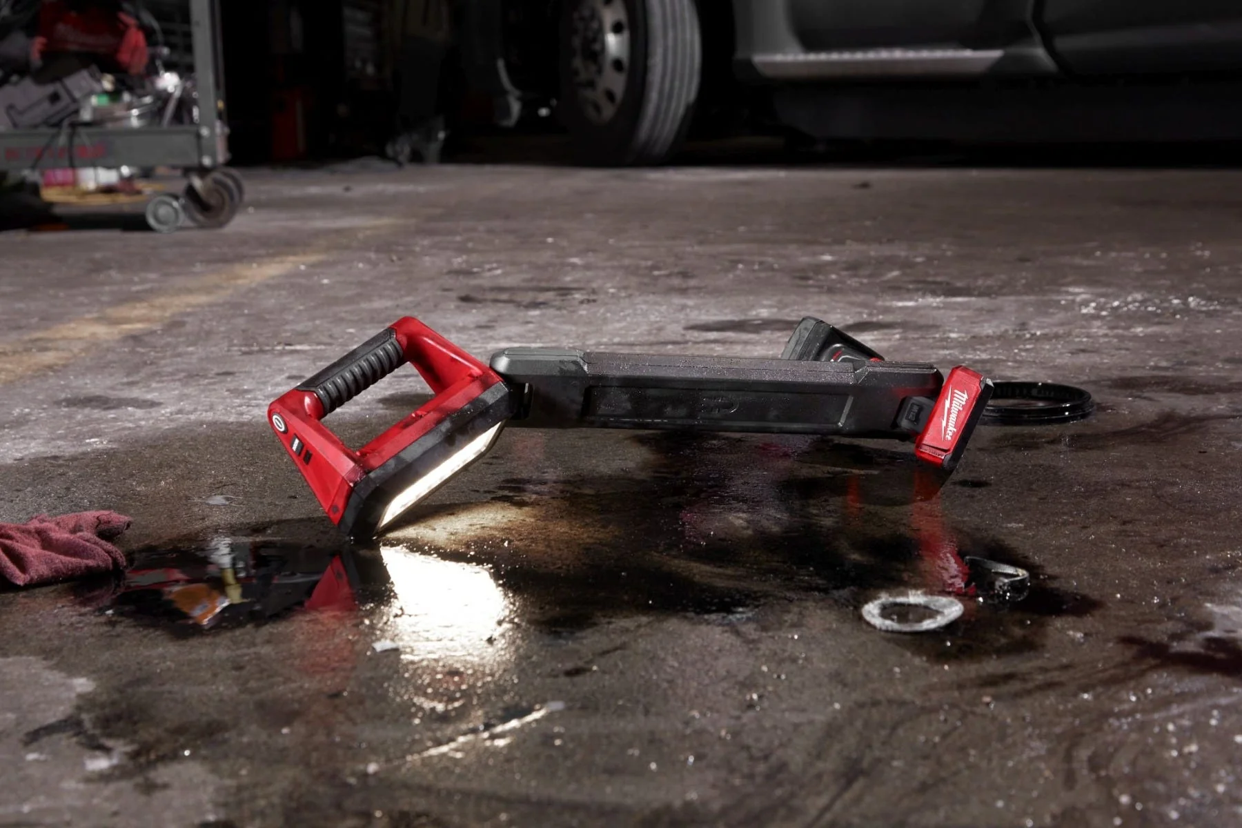 Milwaukee 2126-21XC M12 Underbody 1,200-Lumen Articulating Light 4.0Ah Kit - Image 18